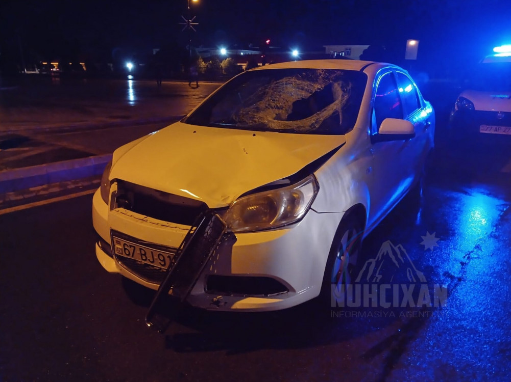 Naxçıvan şəhərində piyadanın vurulması ilə nəticələnən yol-nəqliyyat hadisəsi baş verib<font color=red> - FOTOLAR</font>