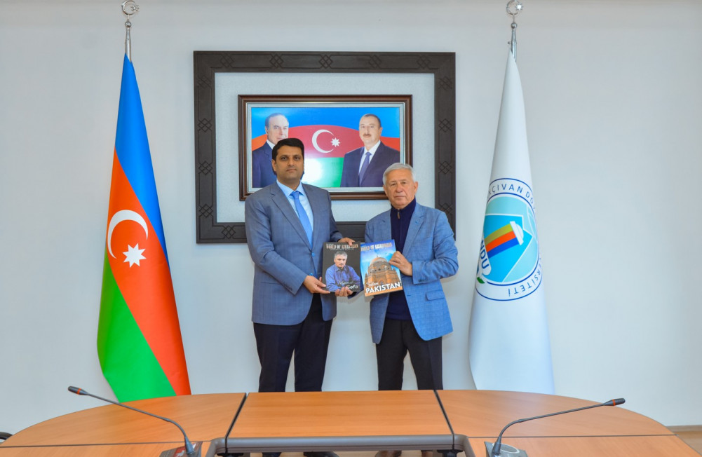 “Dədə Qorqud” Milli Fondunun yaradıcısı və prezidenti , “Azərbaycan Dünyası” beynəlxalq jurnalının təsisçisi və baş redaktoru Eldar İsmayılov Naxçıvan Dövlət Universitetində olub<font color=red> - FOTOLAR</font>