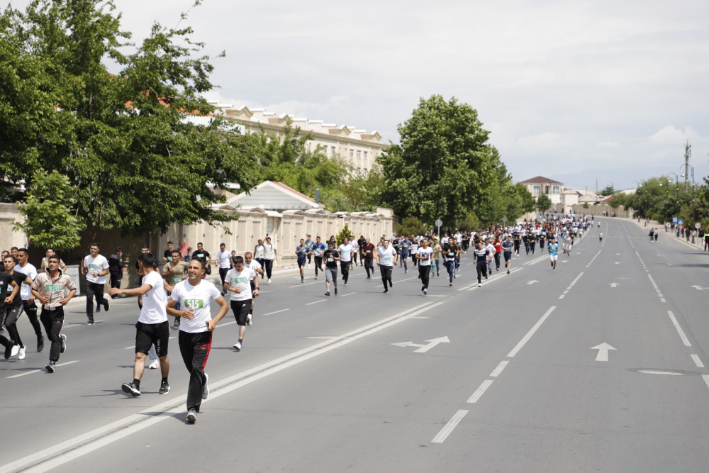 Naxçıvanda keçirilən kros qaçışına 700-dən çox insan qatılıb<font color=red> - FOTOLAR</font>