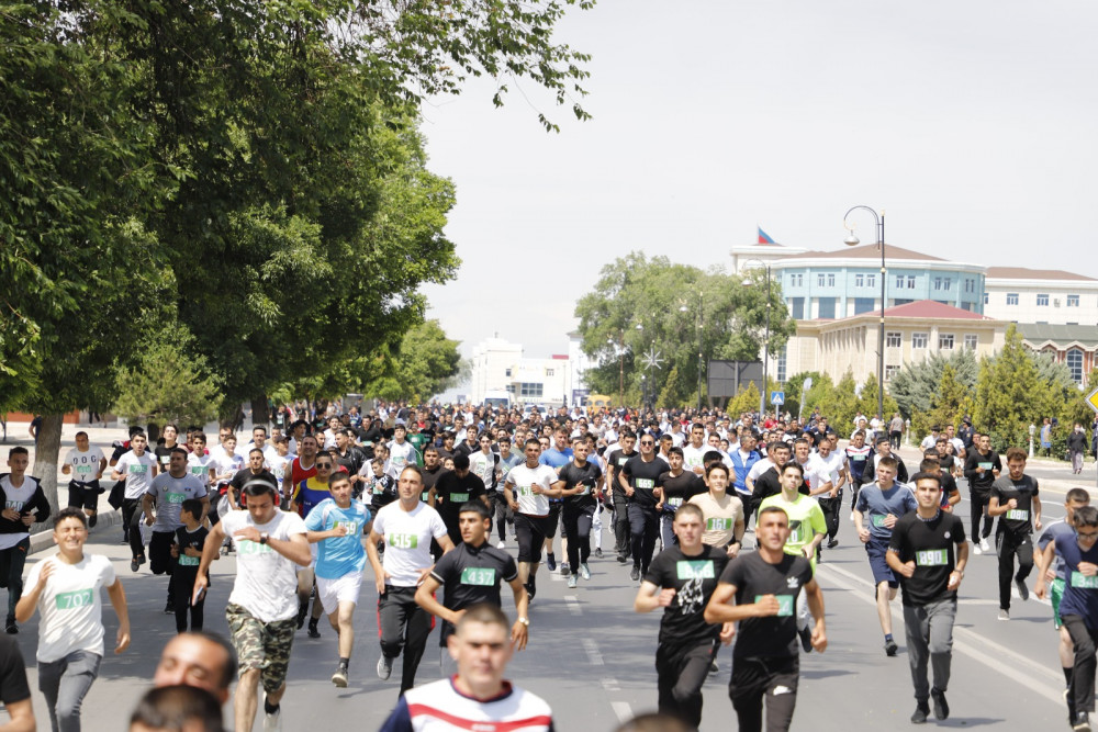 Naxçıvanda keçirilən kros qaçışına 700-dən çox insan qatılıb<font color=red> - FOTOLAR</font>