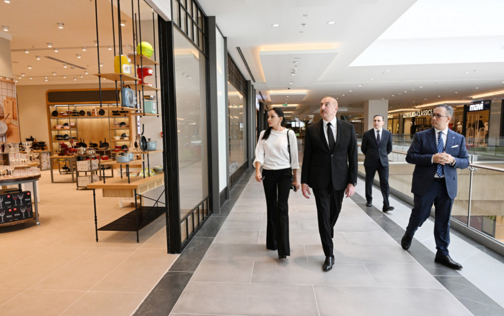 Prezident İlham Əliyev və birinci xanım Mehriban Əliyeva Bakıda “Crescent Bay” layihəsinin təqdimatı və “Crescent Mall” ticarət mərkəzinin açılışında iştirak ediblər <font color='red'> - YENİLƏNİB</font><font color=red> - FOTOLAR</font>