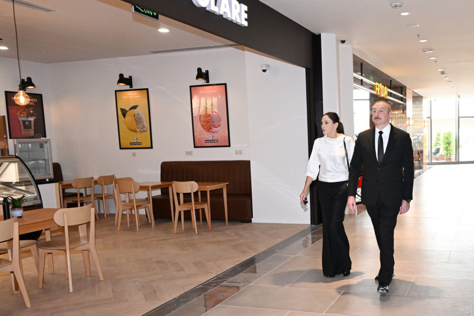 Prezident İlham Əliyev və birinci xanım Mehriban Əliyeva Bakıda “Crescent Bay” layihəsinin təqdimatı və “Crescent Mall” ticarət mərkəzinin açılışında iştirak ediblər <font color='red'> - YENİLƏNİB</font><font color=red> - FOTOLAR</font>