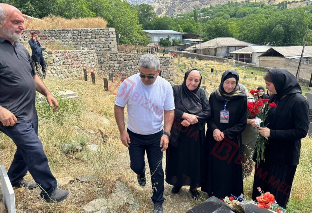 Şəhid anaları Ceyhun Hüseynovun məzarı başında<font color=red> - FOTOLAR</font>