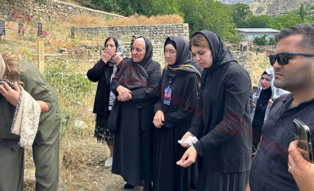 Şəhid anaları Ceyhun Hüseynovun məzarı başında<font color=red> - FOTOLAR</font>