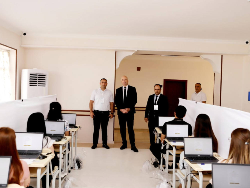 Naxçıvanda ilk dəfə olaraq ölkə üzrə mərkəzləşmiş qaydada müəllimlərin işə qəbul üzrə müsabiqənin test imtahanı mərhələsinə başlanılıb<font color=red> - FOTOLAR</font>