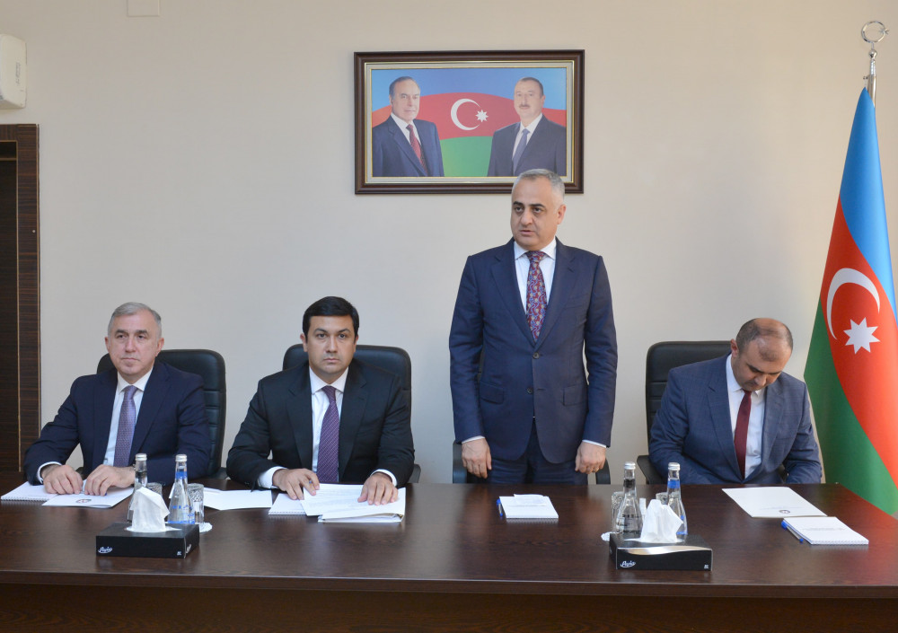 Naxçıvan MR İqtisadiyyat Nazirliyi yanında Dövlət Vergi Xidmətinin rəisi kollektivə təqdim olunub<font color=red> - FOTOLAR</font>
