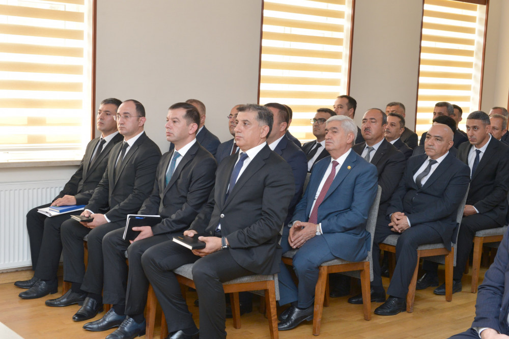 Naxçıvan MR İqtisadiyyat Nazirliyi yanında Dövlət Vergi Xidmətinin rəisi kollektivə təqdim olunub<font color=red> - FOTOLAR</font>