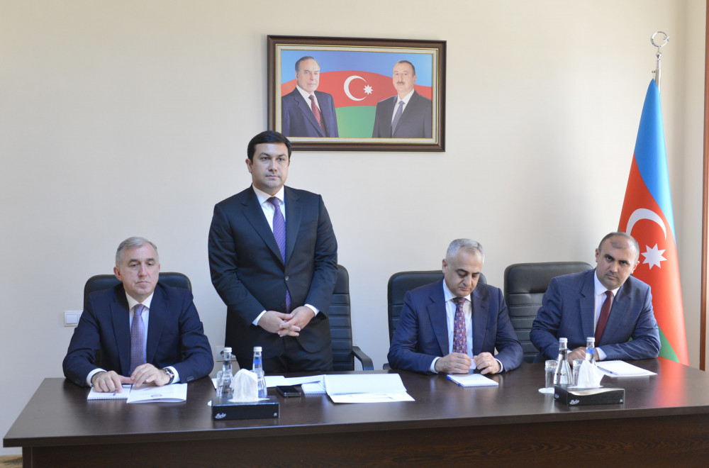Naxçıvan MR İqtisadiyyat Nazirliyi yanında Dövlət Vergi Xidmətinin rəisi kollektivə təqdim olunub<font color=red> - FOTOLAR</font>