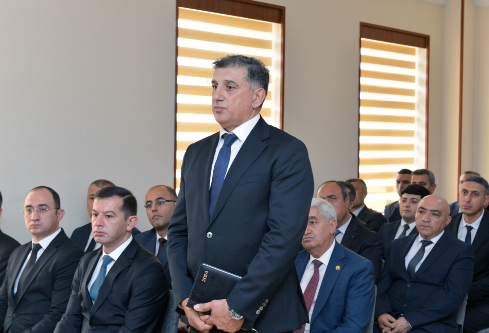 Naxçıvan MR İqtisadiyyat Nazirliyi yanında Dövlət Vergi Xidmətinin rəisi kollektivə təqdim olunub<font color=red> - FOTOLAR</font>