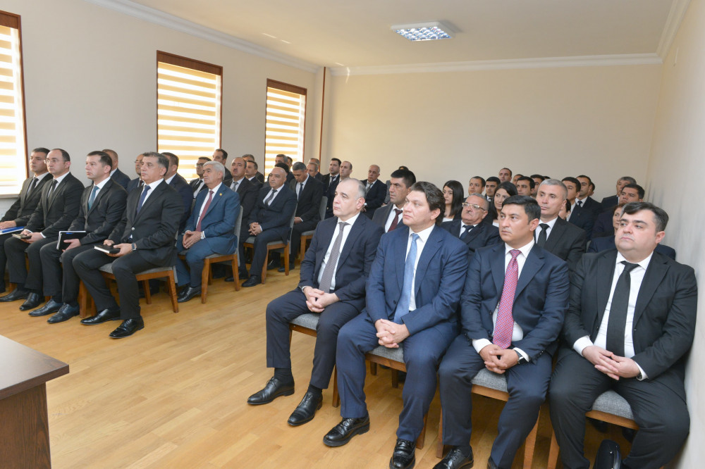 Naxçıvan MR İqtisadiyyat Nazirliyi yanında Dövlət Vergi Xidmətinin rəisi kollektivə təqdim olunub<font color=red> - FOTOLAR</font>