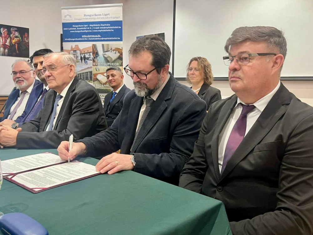 Naxçıvan Dövlət Universiteti ilə Con fon Neyman Universiteti arasında ikili diplom müqaviləsi imzalanıb<font color=red> - FOTOLAR</font>