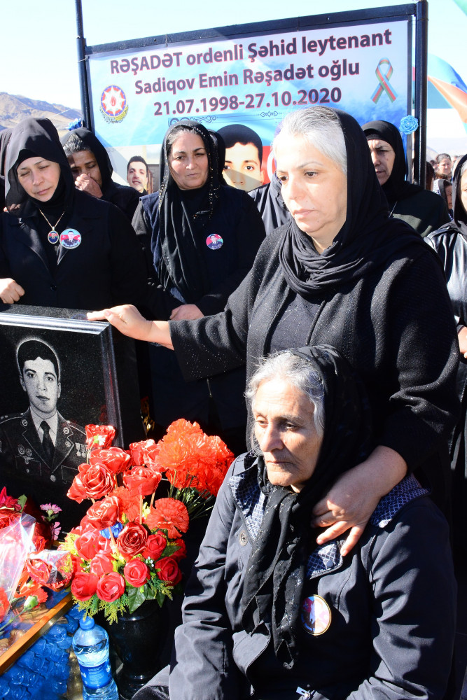 Şəhid leytenant Emin Sadiqovun xatirəsi anılıb<font color=red> - FOTOLAR</font>