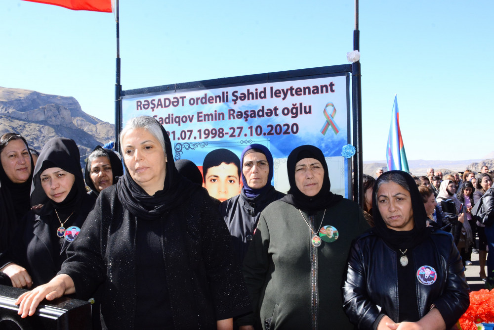 Şəhid leytenant Emin Sadiqovun xatirəsi anılıb<font color=red> - FOTOLAR</font>