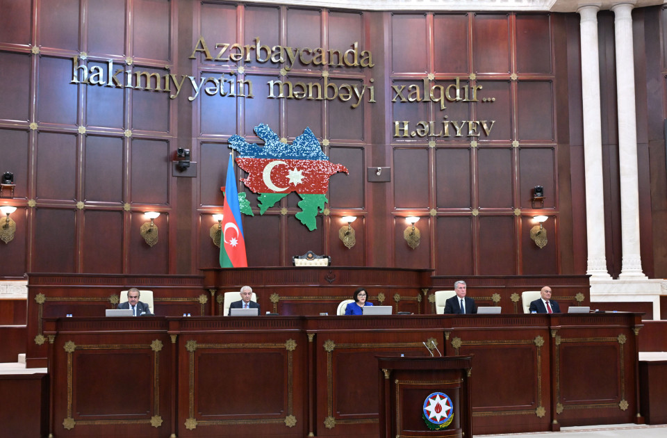 Azərbaycan parlamentinin növbəti plenar iclası keçirilir<font color=red> - FOTOLAR</font>