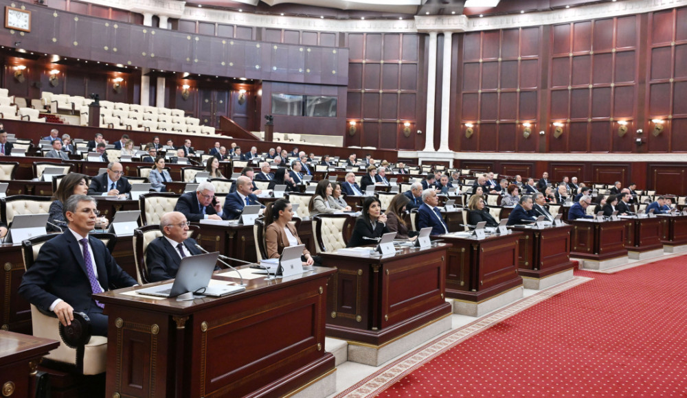 Azərbaycan parlamentinin növbəti plenar iclası keçirilir<font color=red> - FOTOLAR</font>