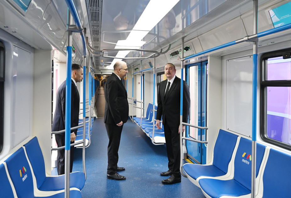 Prezident İlham Əliyev Bakıda komplektləşdirilən yeni nəsil metro qatarları ilə tanış olub<font color='red'> - YENİLƏNİB</font><font color=red> - FOTOLAR</font>