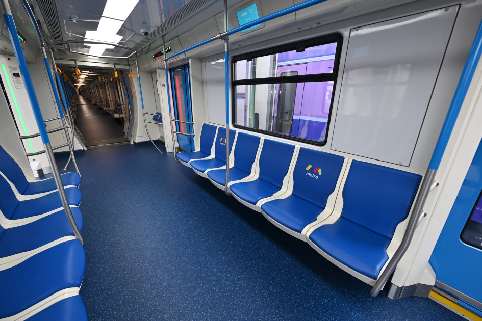 Prezident İlham Əliyev Bakıda komplektləşdirilən yeni nəsil metro qatarları ilə tanış olub<font color='red'> - YENİLƏNİB</font><font color=red> - FOTOLAR</font>