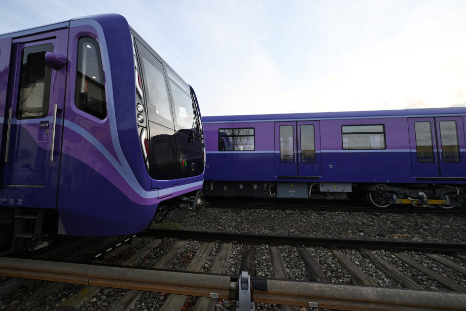 Prezident İlham Əliyev Bakıda komplektləşdirilən yeni nəsil metro qatarları ilə tanış olub<font color='red'> - YENİLƏNİB</font><font color=red> - FOTOLAR</font>