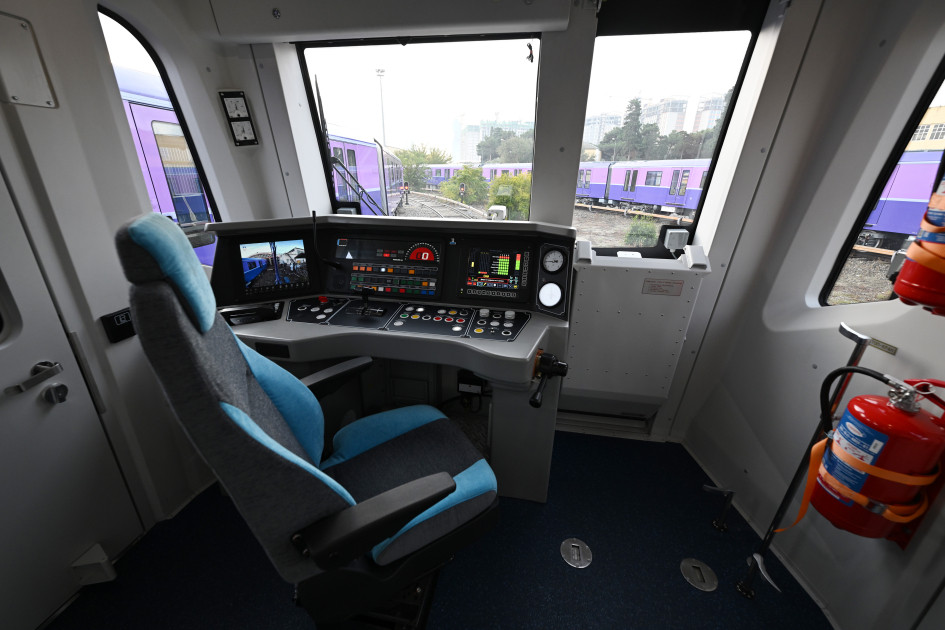 Prezident İlham Əliyev Bakıda komplektləşdirilən yeni nəsil metro qatarları ilə tanış olub<font color='red'> - YENİLƏNİB</font><font color=red> - FOTOLAR</font>