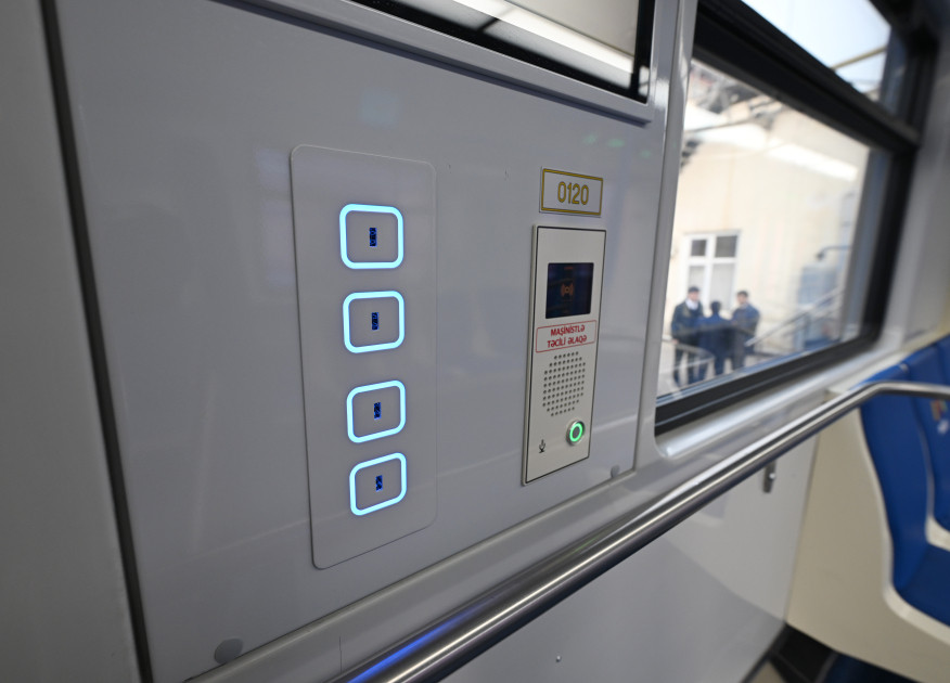 Prezident İlham Əliyev Bakıda komplektləşdirilən yeni nəsil metro qatarları ilə tanış olub<font color='red'> - YENİLƏNİB</font><font color=red> - FOTOLAR</font>