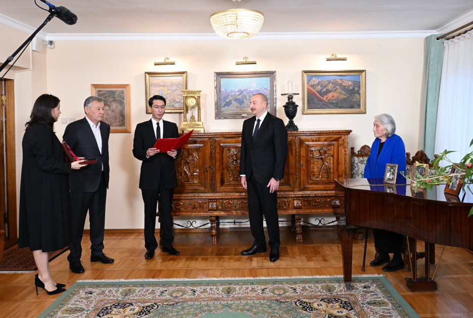 Prezident İlham Əliyevə “Çingiz Aytmatov” ordeni təqdim edilib<font color=red> - FOTOLAR</font>