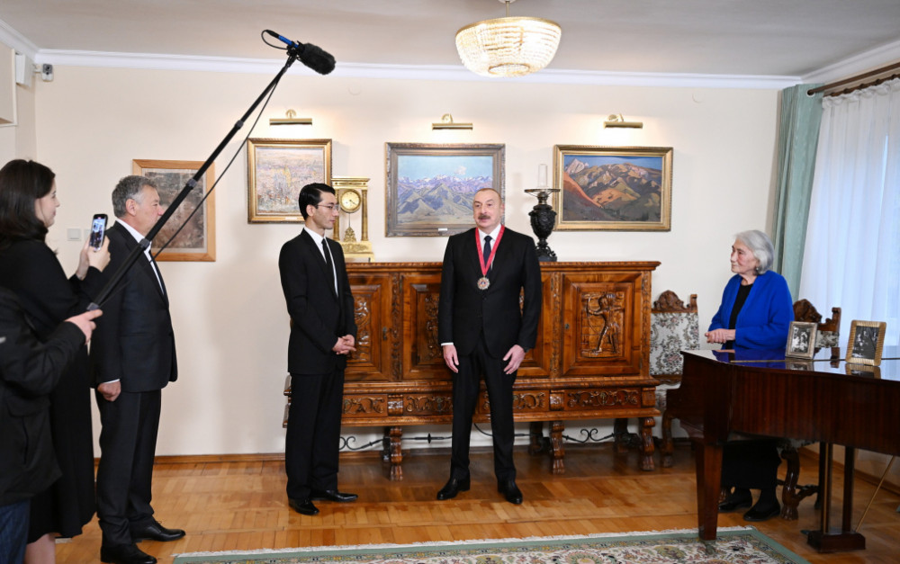 Prezident İlham Əliyevə “Çingiz Aytmatov” ordeni təqdim edilib<font color=red> - FOTOLAR</font>
