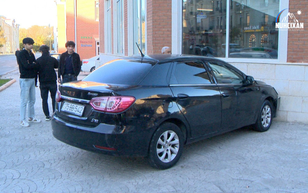 Naxçıvanda avtomobil piyadanı vurub<font color=red> - FOTOLAR</font>