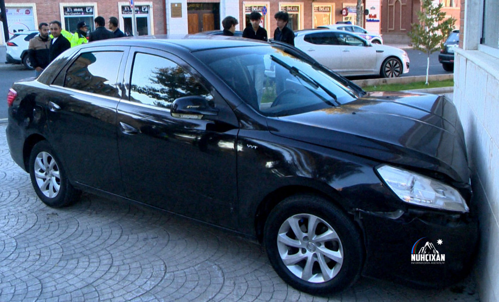 Naxçıvanda avtomobil piyadanı vurub<font color=red> - FOTOLAR</font>