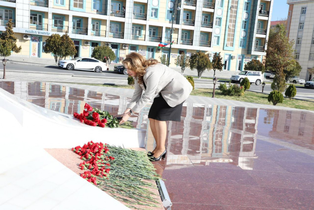 Naxçıvan Muxtar Respublikası Ali Məhkəməsinin kollektivi Zəfər Abidəsini ziyarət edib<font color=red> - FOTOLAR</font>