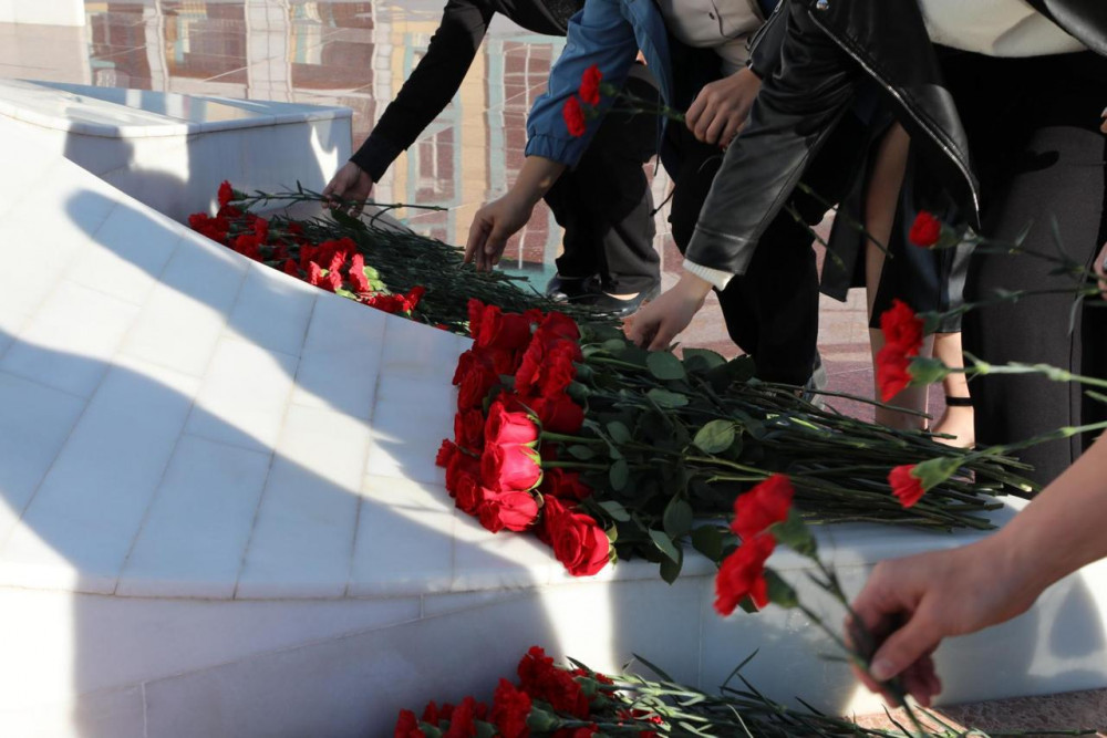 Naxçıvan Muxtar Respublikası Ali Məhkəməsinin kollektivi Zəfər Abidəsini ziyarət edib<font color=red> - FOTOLAR</font>