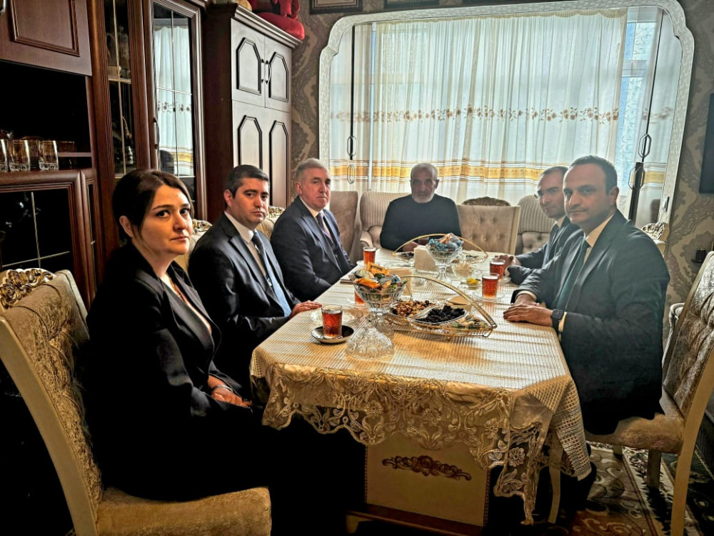 Naxçıvan Muxtar Respublikası İqtisadiyyat Nazirliyinin rəhbərliyi və kollektivi şəhid ailələrini ziyarət ediblər<font color=red> - FOTOLAR</font>