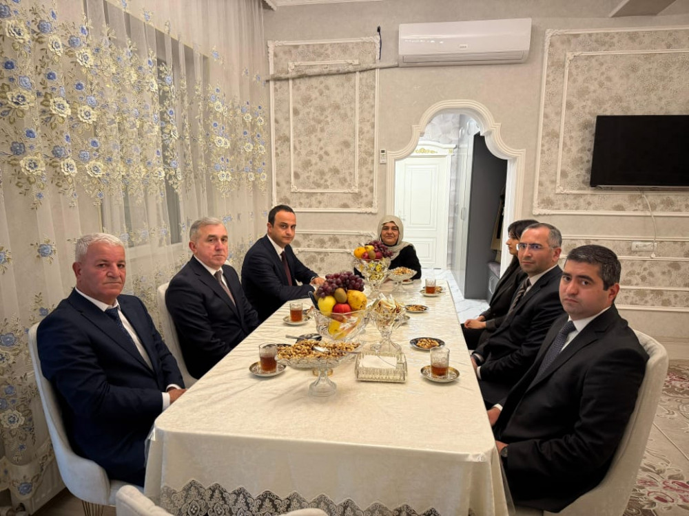 Naxçıvan Muxtar Respublikası İqtisadiyyat Nazirliyinin rəhbərliyi və kollektivi şəhid ailələrini ziyarət ediblər<font color=red> - FOTOLAR</font>