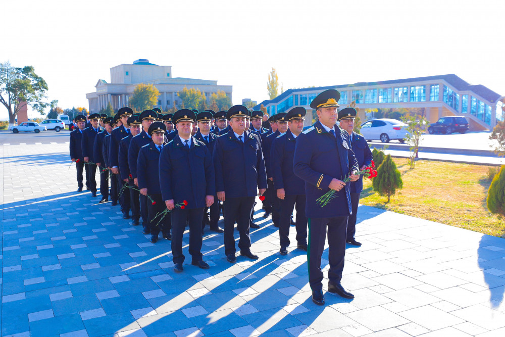 Naxçıvan Muxtar Respublikası Prokurorluğunun kollektivi Zəfər abidəsini ziyarət edib<font color=red> - FOTOLAR</font>