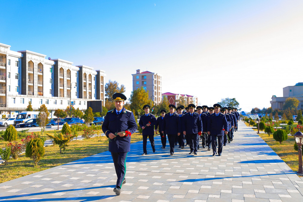 Naxçıvan Muxtar Respublikası Prokurorluğunun kollektivi Zəfər abidəsini ziyarət edib<font color=red> - FOTOLAR</font>