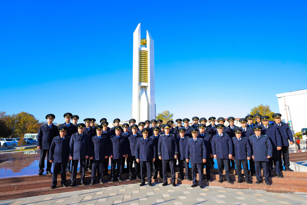 Naxçıvan Muxtar Respublikası Prokurorluğunun kollektivi Zəfər abidəsini ziyarət edib<font color=red> - FOTOLAR</font>