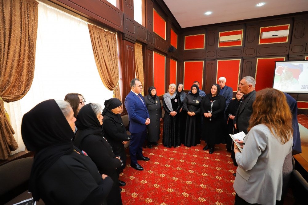 Naxçıvan Şəhər İcra Hakimiyyətində “Qəhrəmanlıq və qürur günü” adlı tədbir keçirilib<font color=red> - FOTOLAR</font>