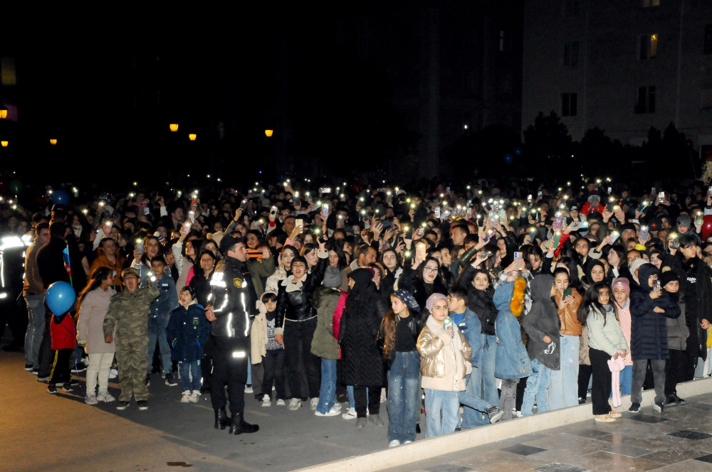 Naxçıvanda Zəfər Günü böyük təntənə ilə qeyd edilib<font color='red'> - YENİLƏNİB</font><font color=red> - FOTOLAR</font>