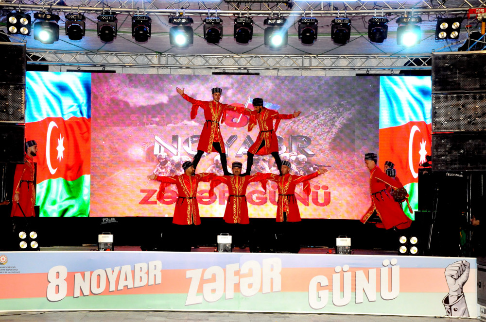 Naxçıvanda Zəfər Günü böyük təntənə ilə qeyd edilib<font color='red'> - YENİLƏNİB</font><font color=red> - FOTOLAR</font>