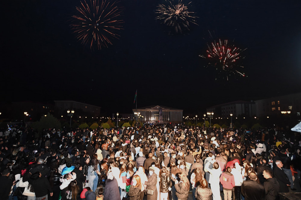 Naxçıvanda Zəfər Günü böyük təntənə ilə qeyd edilib<font color='red'> - YENİLƏNİB</font><font color=red> - FOTOLAR</font>