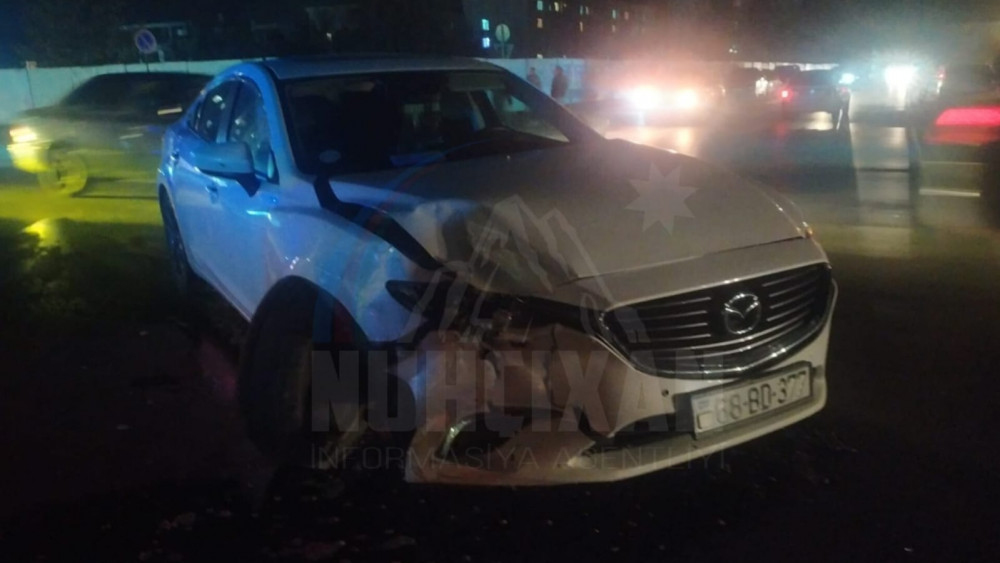 Naxçıvan şəhərində yol-nəqliyyat hadisəsi baş verib, avtomobillərə ciddi ziyan dəyib<font color=red> - FOTOLAR</font>