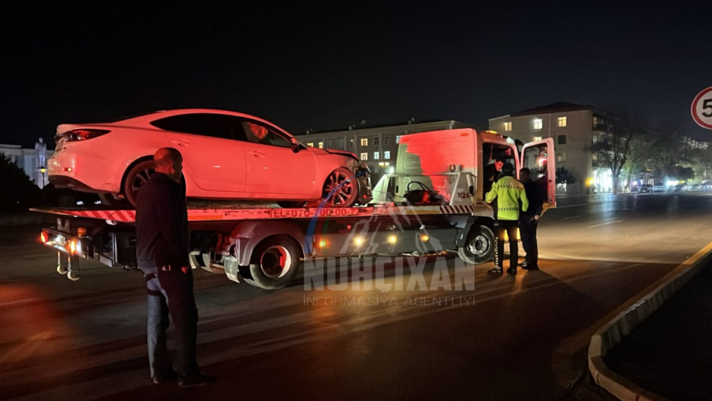 Naxçıvan şəhərində yol-nəqliyyat hadisəsi baş verib, avtomobillərə ciddi ziyan dəyib<font color=red> - FOTOLAR</font>