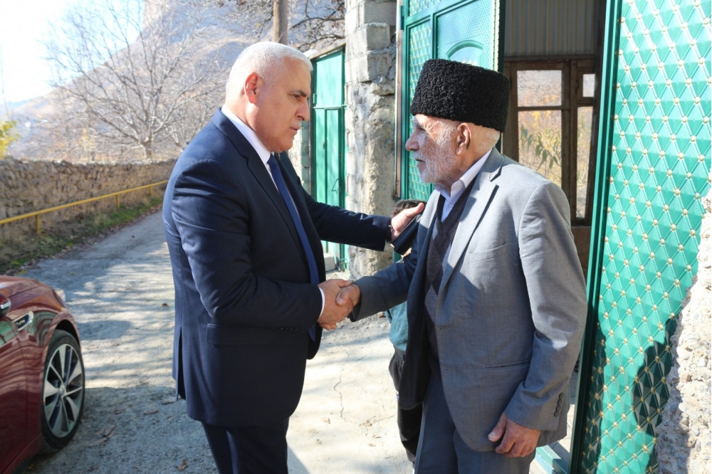 Millət vəkili Vüqar Rəhimzadə Culfanın Xanəgah kəndində şəhid atasını və kəndin ən yaşlı sakinini evlərində ziyarət edib  <font color=red> - FOTOLAR</font>