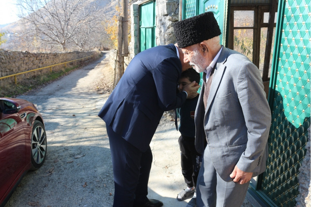 Millət vəkili Vüqar Rəhimzadə Culfanın Xanəgah kəndində şəhid atasını və kəndin ən yaşlı sakinini evlərində ziyarət edib  <font color=red> - FOTOLAR</font>