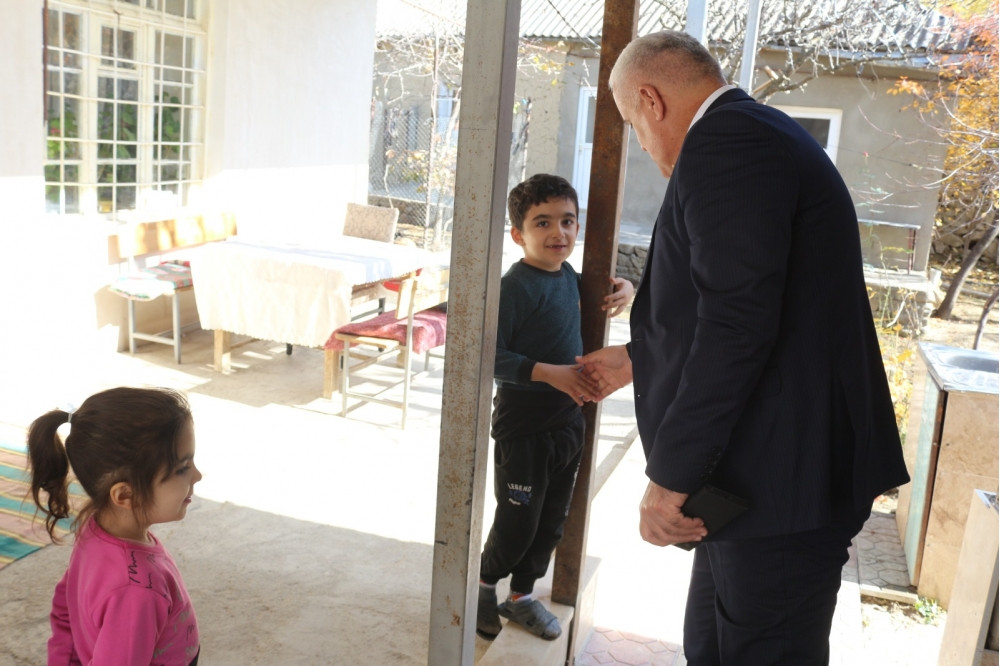 Millət vəkili Vüqar Rəhimzadə Culfanın Xanəgah kəndində şəhid atasını və kəndin ən yaşlı sakinini evlərində ziyarət edib  <font color=red> - FOTOLAR</font>