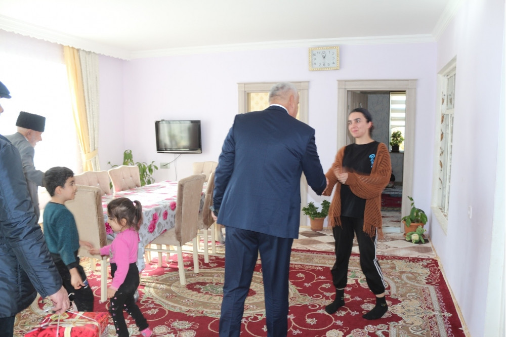 Millət vəkili Vüqar Rəhimzadə Culfanın Xanəgah kəndində şəhid atasını və kəndin ən yaşlı sakinini evlərində ziyarət edib  <font color=red> - FOTOLAR</font>