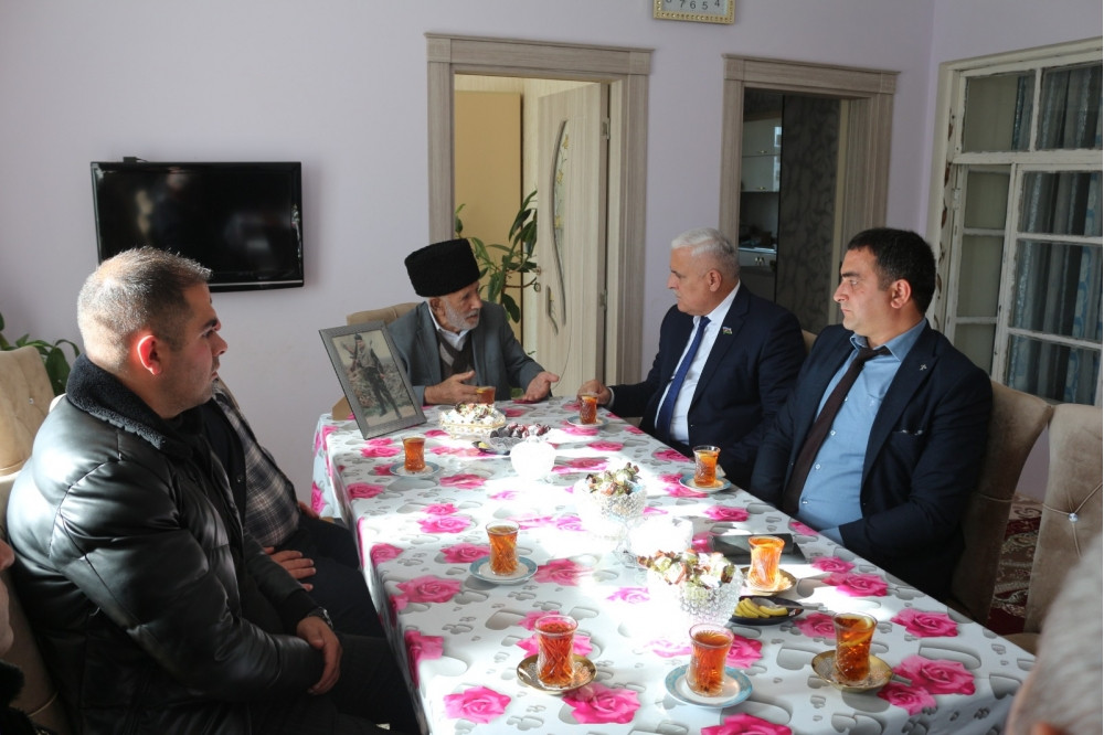 Millət vəkili Vüqar Rəhimzadə Culfanın Xanəgah kəndində şəhid atasını və kəndin ən yaşlı sakinini evlərində ziyarət edib  <font color=red> - FOTOLAR</font>