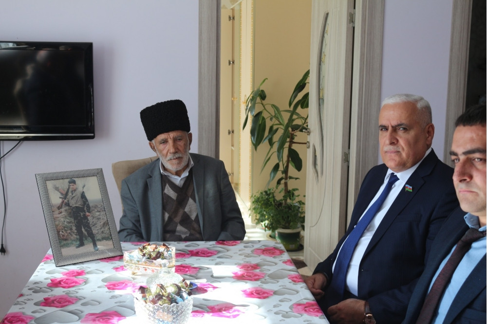 Millət vəkili Vüqar Rəhimzadə Culfanın Xanəgah kəndində şəhid atasını və kəndin ən yaşlı sakinini evlərində ziyarət edib  <font color=red> - FOTOLAR</font>