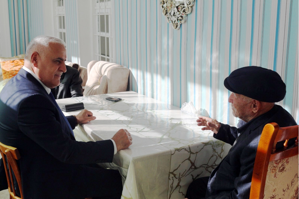 Millət vəkili Vüqar Rəhimzadə Culfanın Xanəgah kəndində şəhid atasını və kəndin ən yaşlı sakinini evlərində ziyarət edib  <font color=red> - FOTOLAR</font>