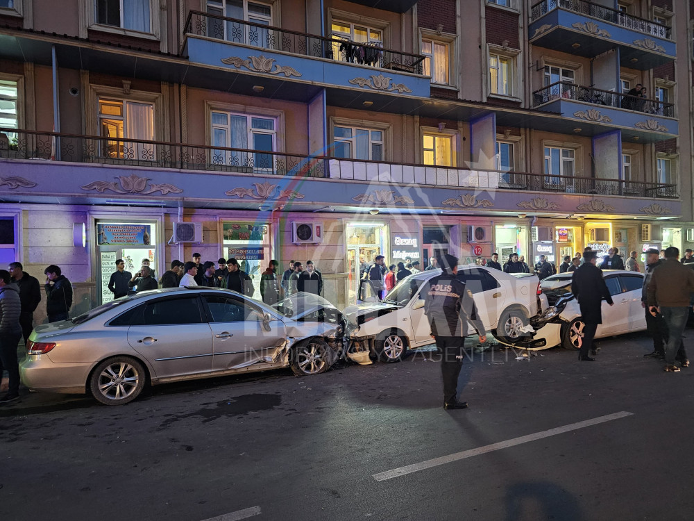 Naxçıvanda zəncirvari qəza: 5 avtomobil toqquşub, 1 nəfər xəsarət alıb<font color=red> - FOTOLAR</font>