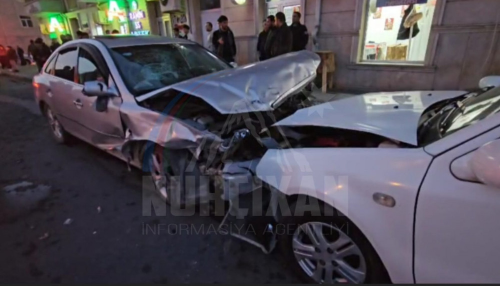 Naxçıvanda zəncirvari qəza: 5 avtomobil toqquşub, 1 nəfər xəsarət alıb<font color=red> - FOTOLAR</font>